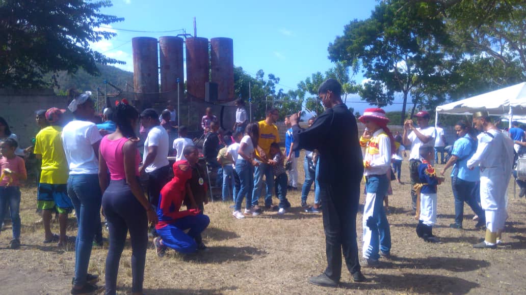 Miranda: 120 reclusos detenidos en Polizamora tuvieron un compartir navideño con sus familiares e hijos