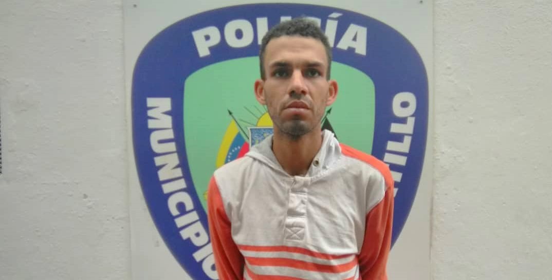 Funcionarios de Polihatillo buscan a preso que se evadió antes de ser ingresado en calabozos