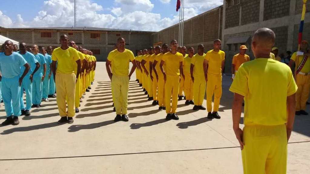 El miedo invade a familiares de los presos en Venezuela por la amenaza del coronavirus