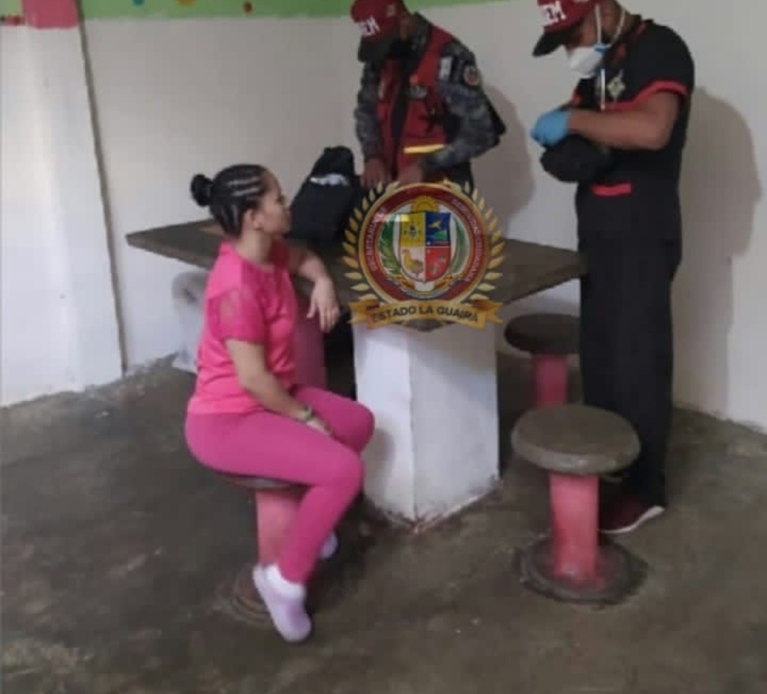 Vargas | Brigada de Emergencias Médicas atiende a población femenina de Retén de Caraballeda