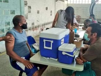 Miranda | Vacunan contra la COVID-19 a 47 privados de libertad de Poliplaza