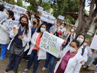 Médicos exigen libertad para doctora detenida en Maturín